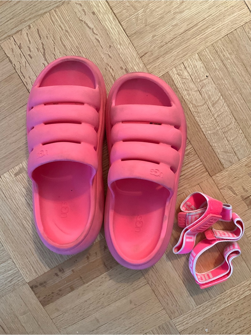 UGG Sport Yeah Pink Slide Sandals Used Size 8
